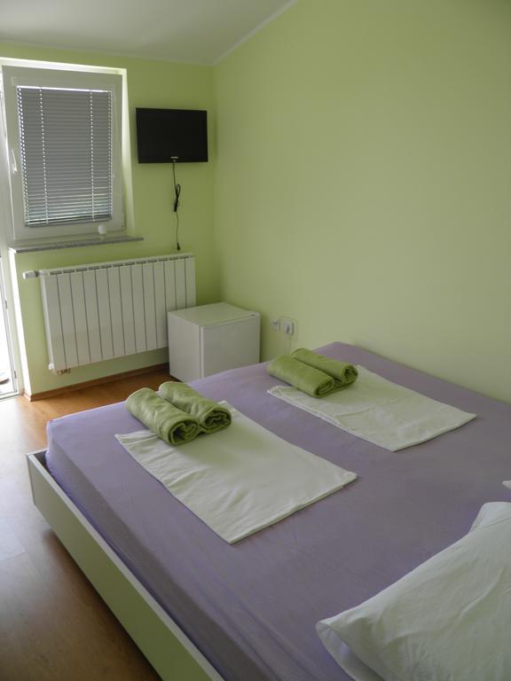 Guesthouse Prenocisca Sirec พทุย ห้อง รูปภาพ