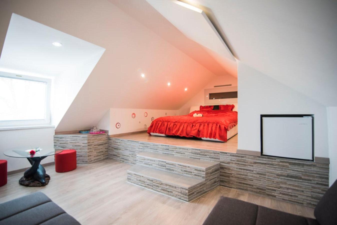 Guesthouse Prenocisca Sirec พทุย ภายนอก รูปภาพ