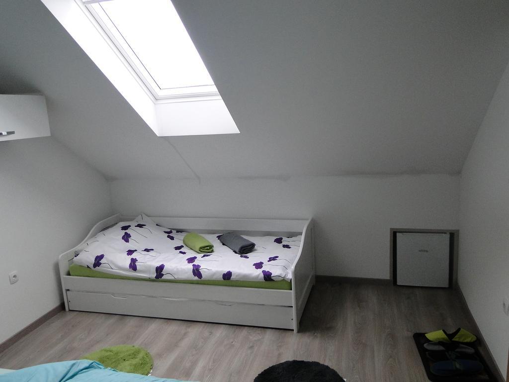 Guesthouse Prenocisca Sirec พทุย ภายนอก รูปภาพ