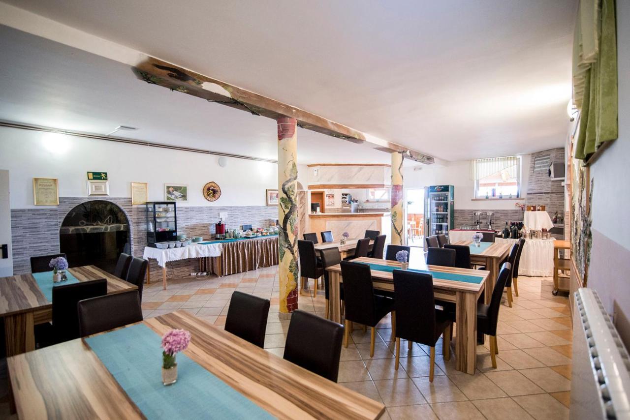 Guesthouse Prenocisca Sirec พทุย ภายนอก รูปภาพ
